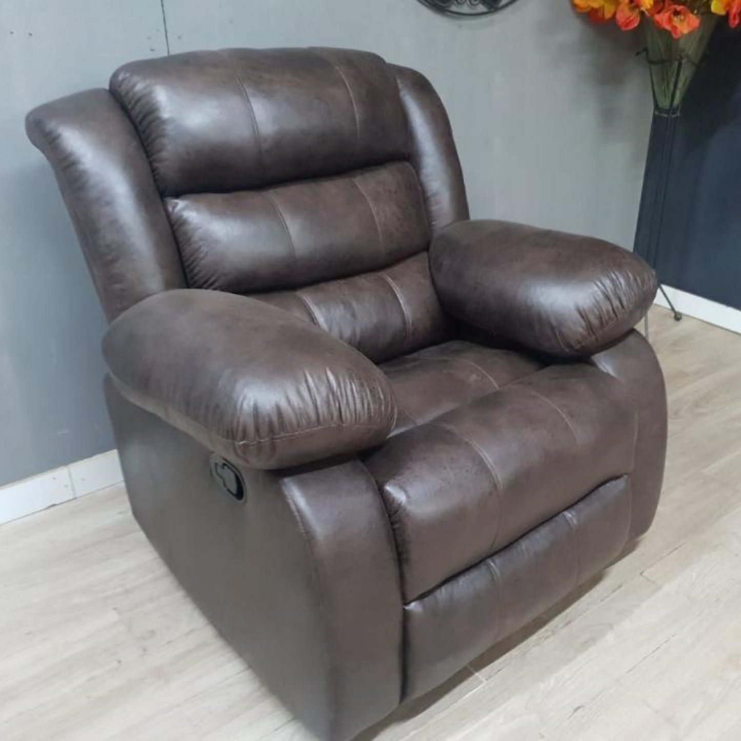 Full leather single seater recliner